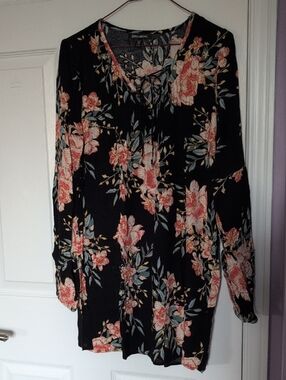 EUC s.XS Billabong V-Neck Tunic Top - Black with Coral & Sage Floral Print